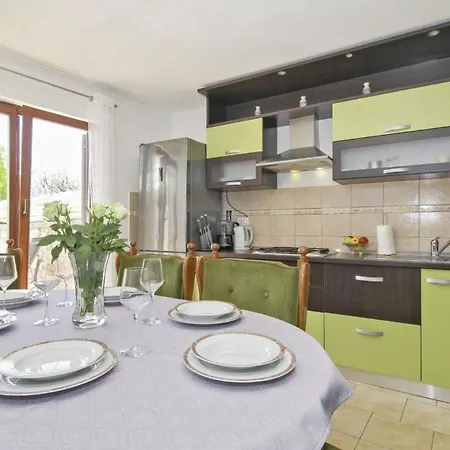Nikolina In - Haus Fuer 6 Personen Vodnjan
