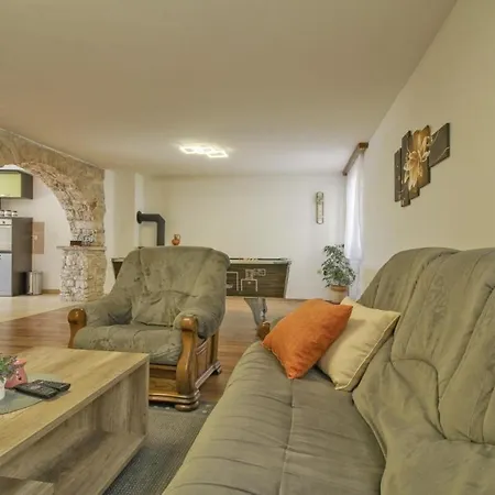 Nikolina In - Haus Fuer 6 Personen Vodnjan
