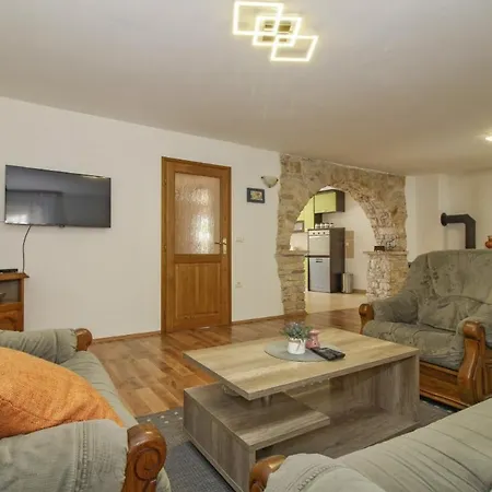 Nikolina In - Haus Fuer 6 Personen Holiday home Vodnjan