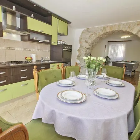Holiday home Nikolina In - Haus Fuer 6 Personen *