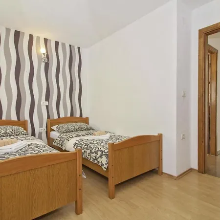 Nikolina In - Haus Fuer 6 Personen