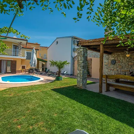 Nikolina In - Haus Fuer 6 Personen Feriehus